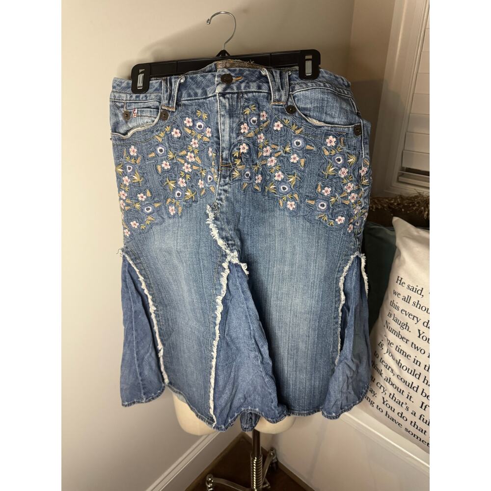 Vintage Y2K Candie’s Floral Embroidered Denim Skirt